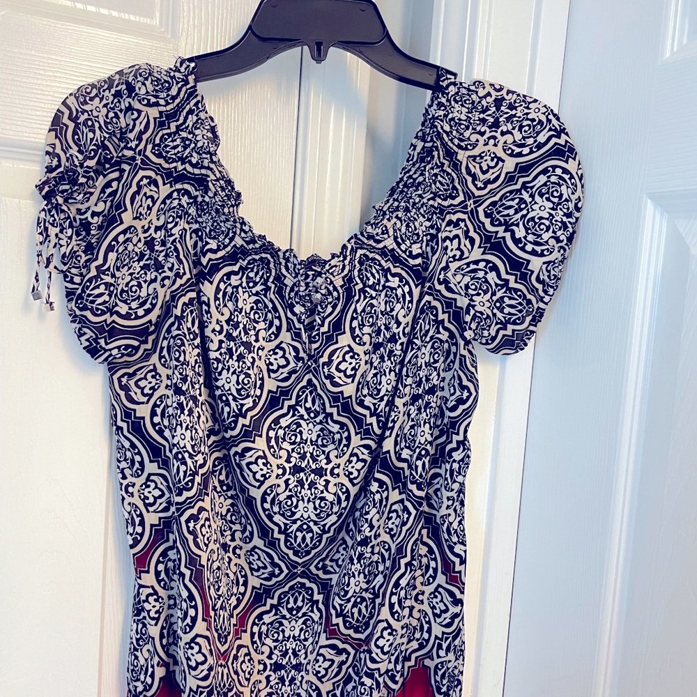 White House Black Market size md top